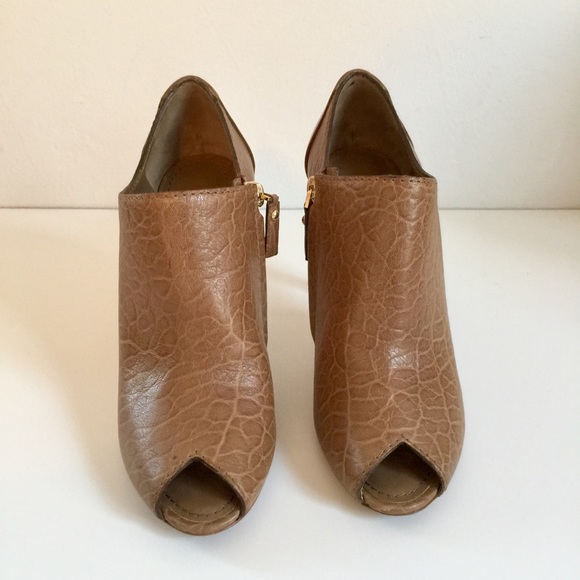 LOUIS VUITTON RUNWAY LIGHT BROWN FAUX CROC OPEN-TOE “CYPRESS” BOOTIE - Picture 8 of 12